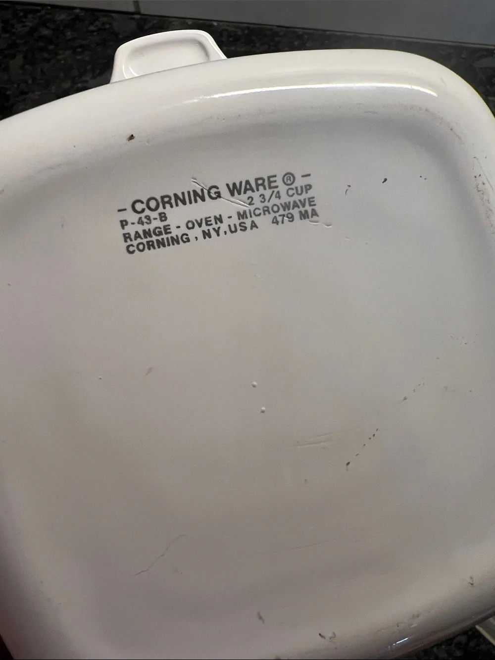 Corningware 2-3/4 cup casserole dish withWhite